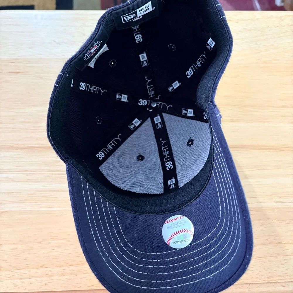 New Era 9TWENTY New York Yankees Contrast Stitch Cap — Youth - Picture 6 of 8